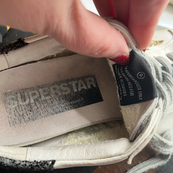 Golden goose size 9, great shape except one flaw show in pics. Could easily fix - Picture 10 of 11